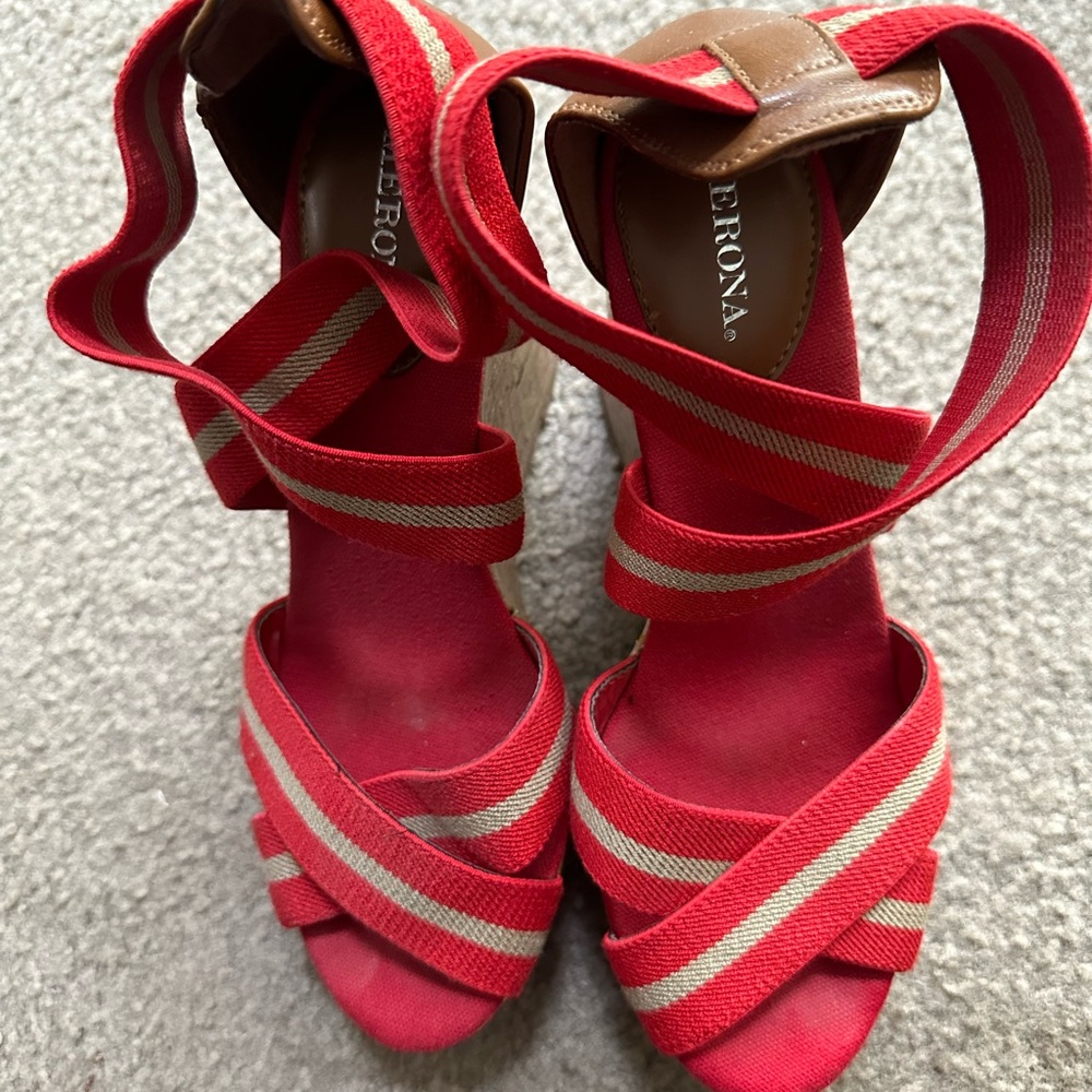 Red/ beige elastic strap wedge 6.5 very cute